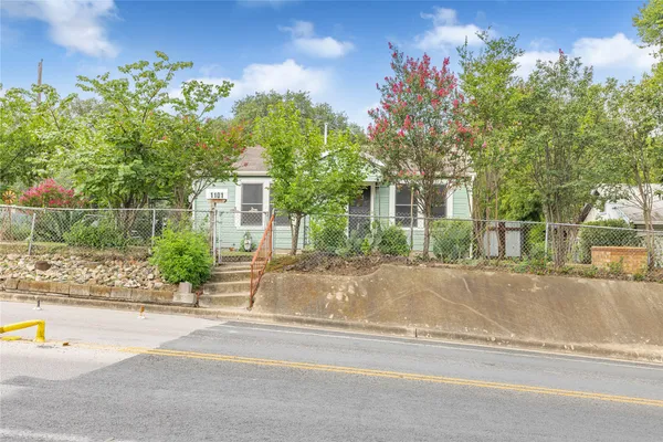 $3,250 | 1101 West Mary Street, Austin, TX 78704