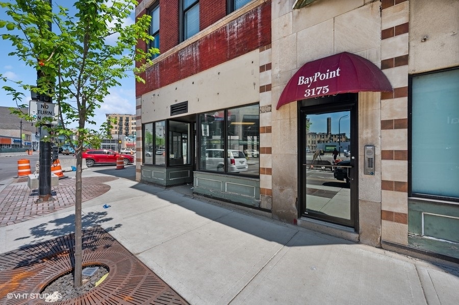 3175 North Lincoln Avenue, Unit 301 Chicago, IL 60657 - Photo 1 of 16 a view of a building with sitting area