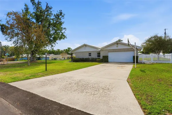 $359,997 | 22 Lake Link Drive Southeast, Winter Haven, FL 33884