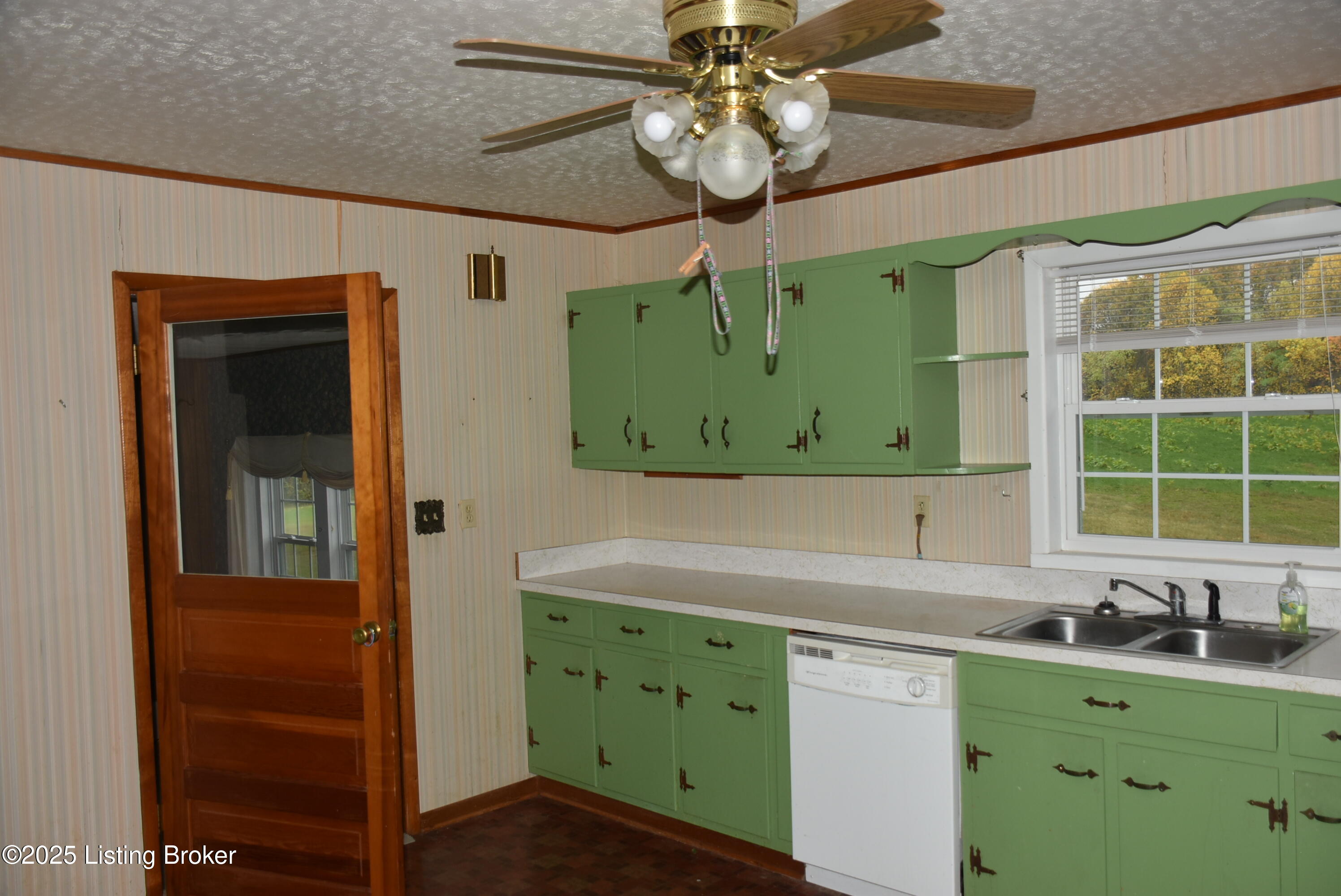 2805 Columbia Road Edmonton, KY 42129 - Photo 46 of 57 DSC_0275