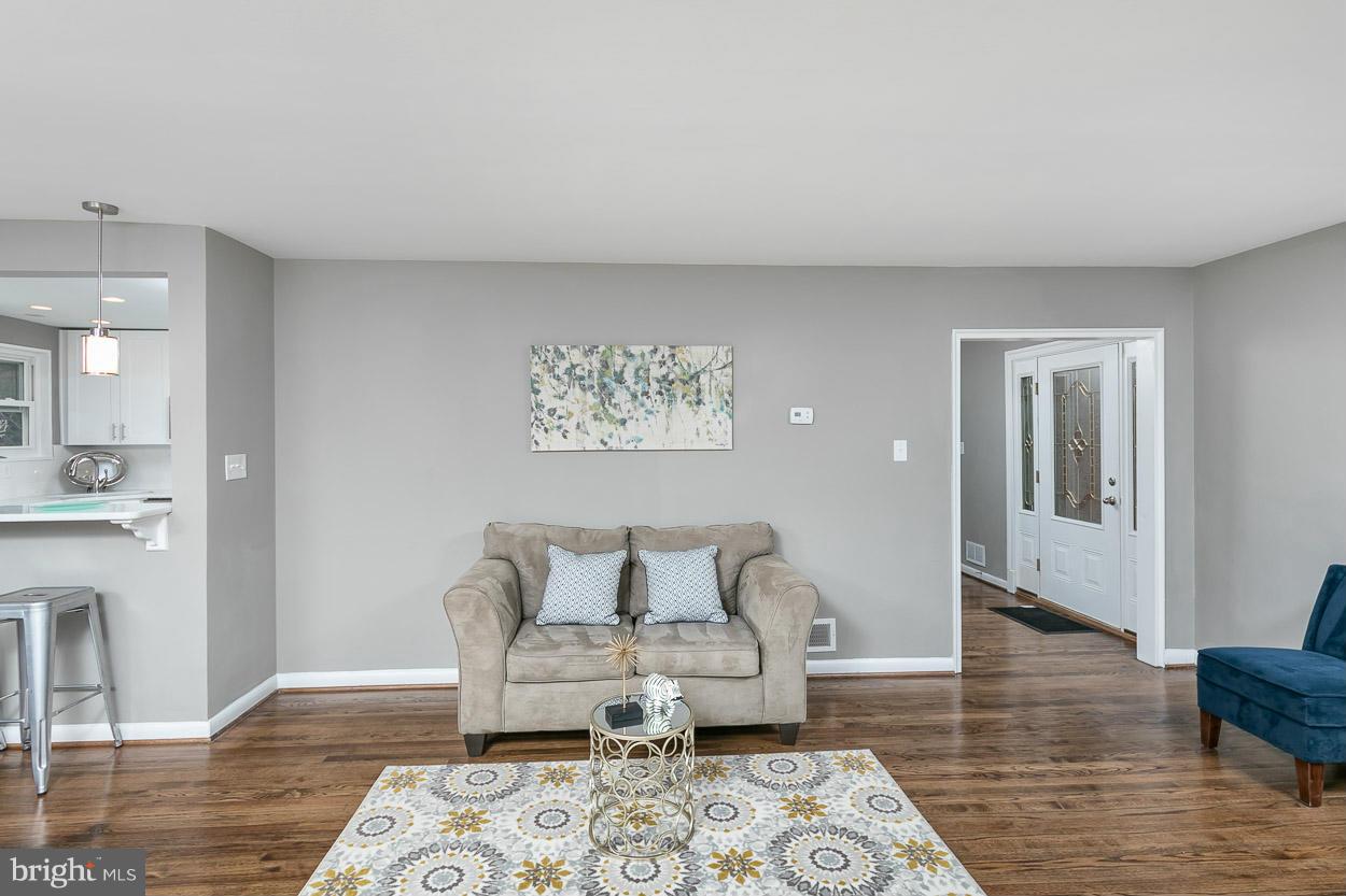 2322 Arthur Avenue Silver Spring, MD 20902 - Photo 5 of 30 Living Room
