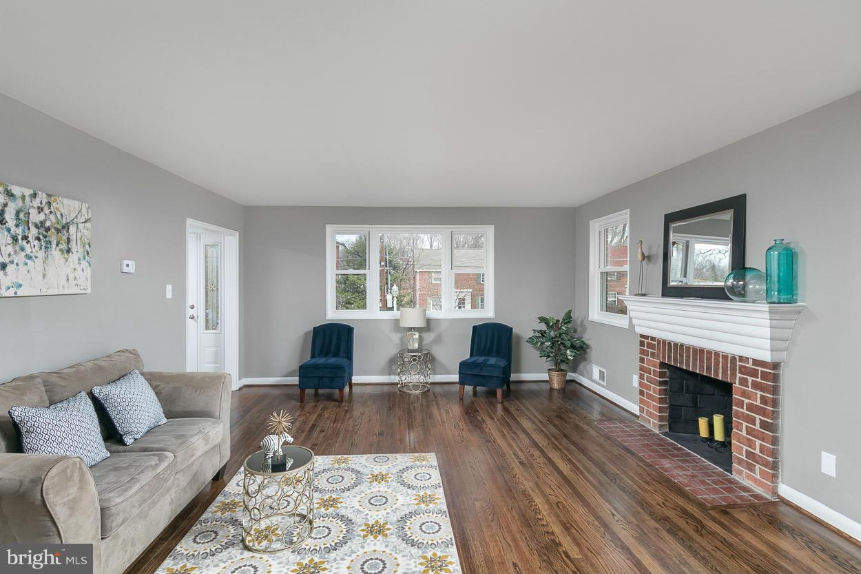 2322 Arthur Avenue Silver Spring, MD 20902 - Photo 7 of 30 Living Room