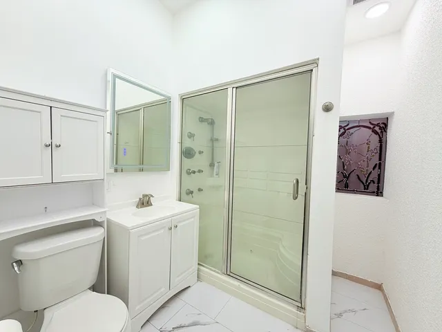 $550,000 | 3206 South Lowe Avenue, Chicago, IL 60616