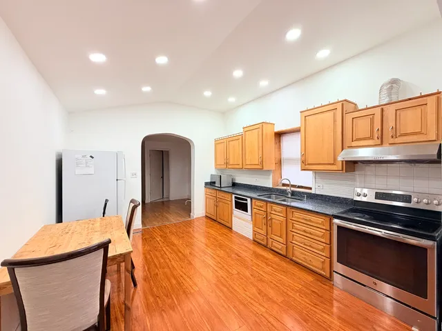 $550,000 | 3206 South Lowe Avenue, Chicago, IL 60616