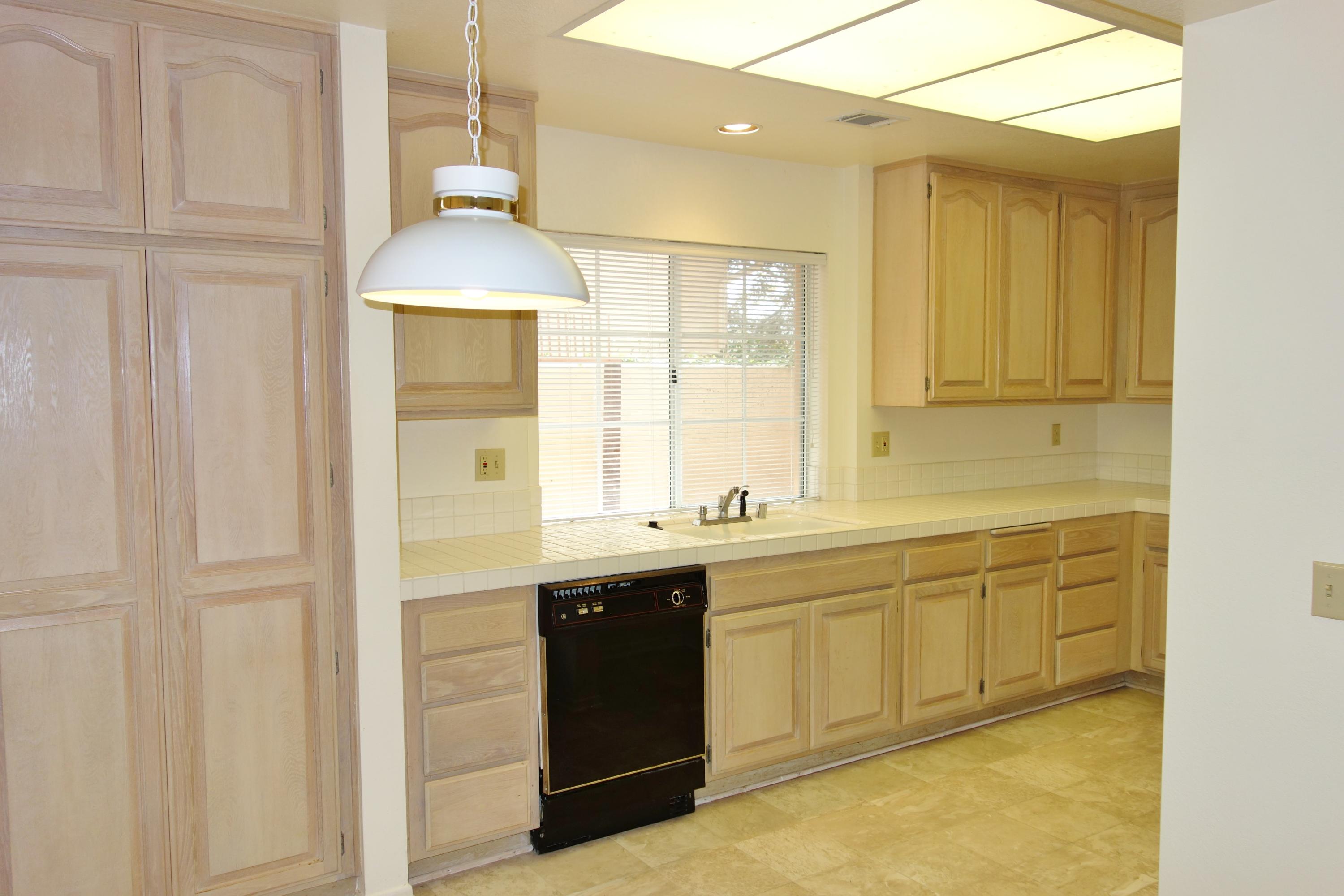 7120 Phelps Road Goleta, CA 93117 - Photo 10 of 29 Kitchen from bkfst room