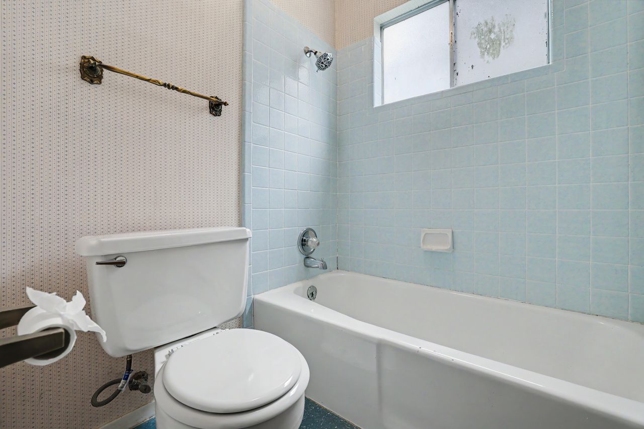 1811 Terry Lane Georgetown, TX 78628 - Photo 35 of 40 A well-maintained bathroom with a classic tub and shower combination awaits.