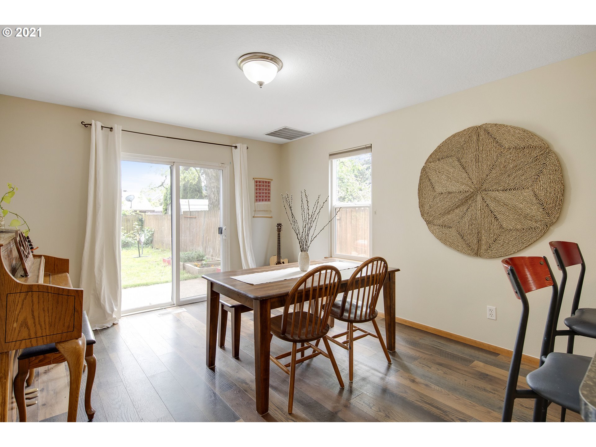 7346 Southeast Rural Street Portland, OR 97206 - Photo 11 of 32 Gallery Image 11