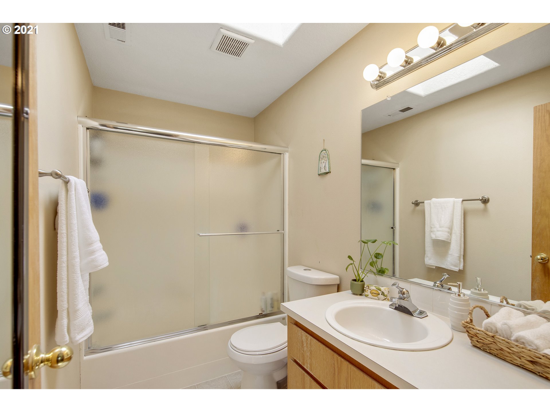 7346 Southeast Rural Street Portland, OR 97206 - Photo 21 of 32 Gallery Image 21
