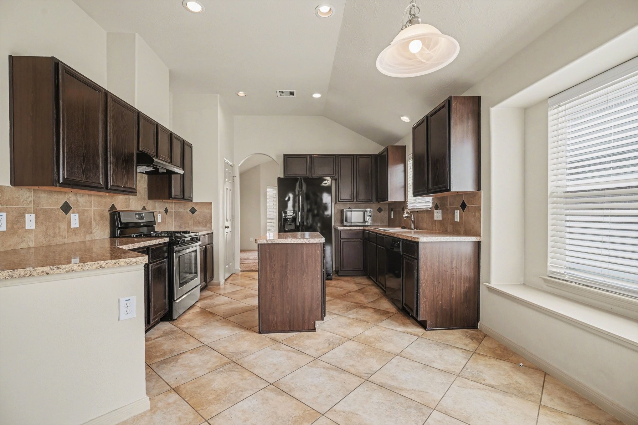 37 Rodeo Drive Manvel, TX 77578 - Photo 5 of 17