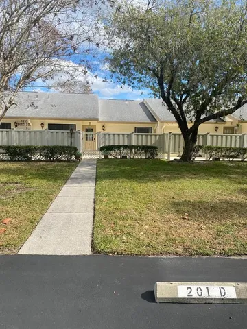 $260,000 | 1333 Shady Pine Way, Unit D, Tarpon Springs, FL 34688