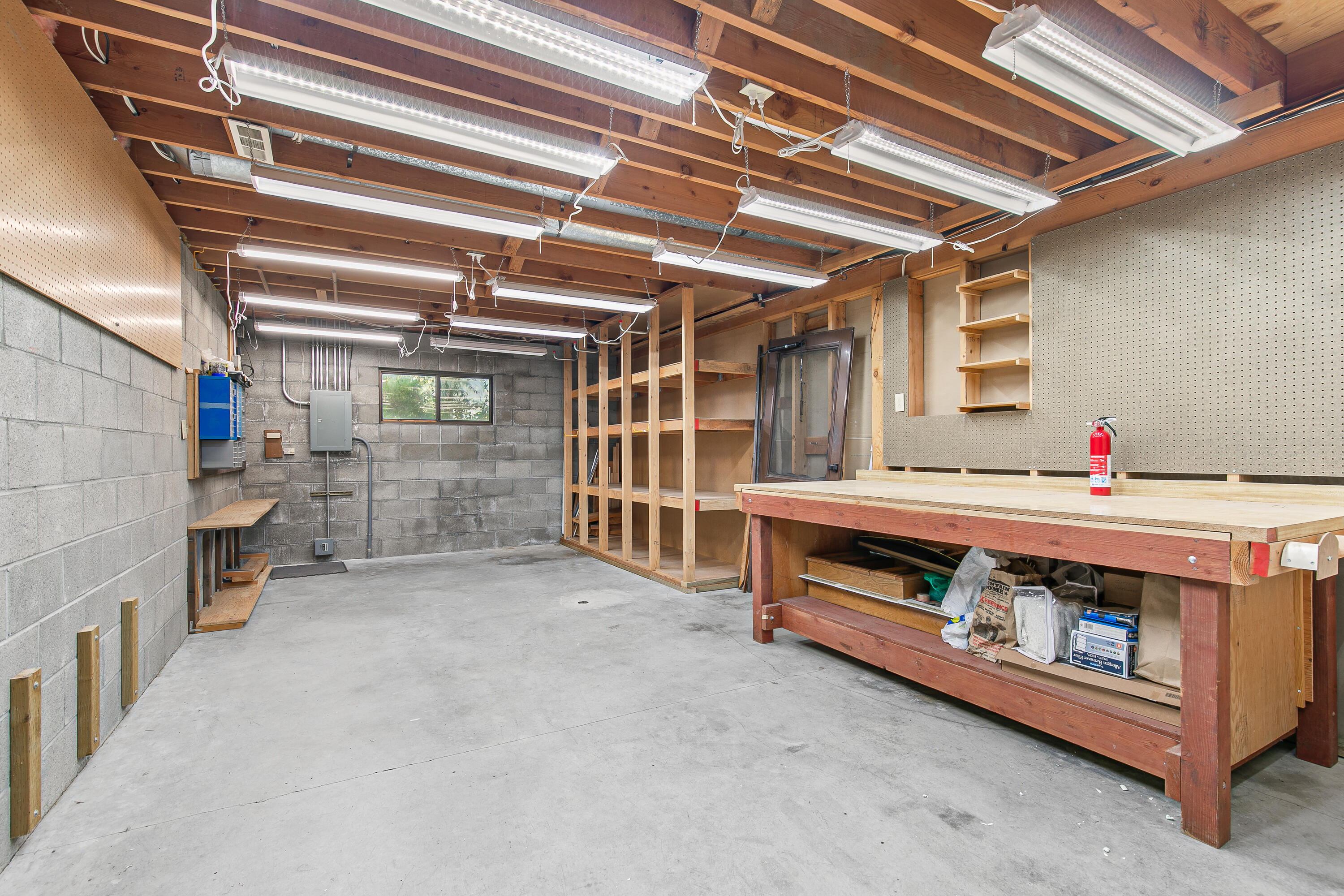 11597 Corp Ranch Road Ashland, OR 97520 - Photo 36 of 57 Large workroom in basement