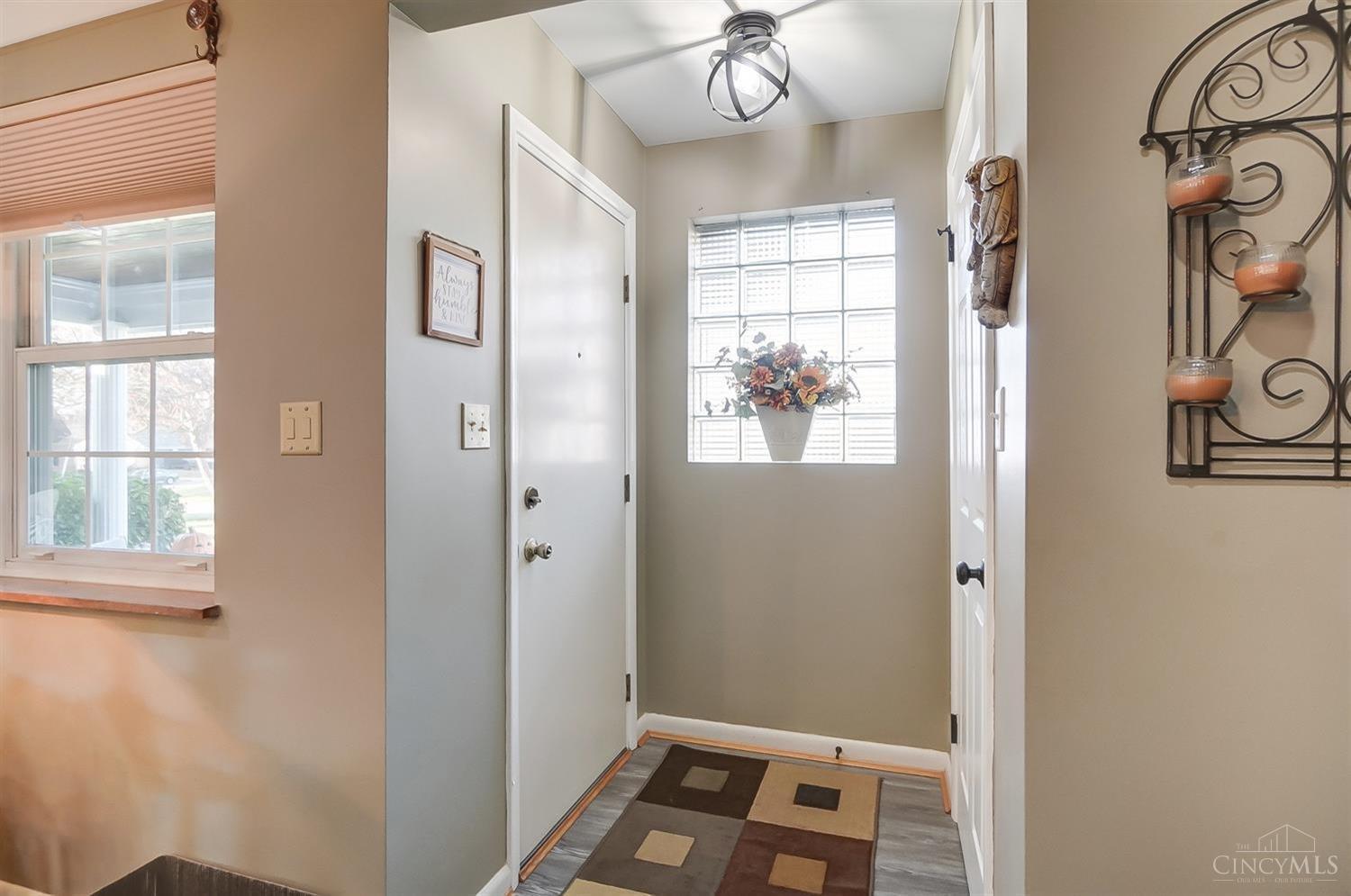 2875 Ranlyn Court Cincinnati, OH 45239 - Photo 3 of 45 Gallery Image 3