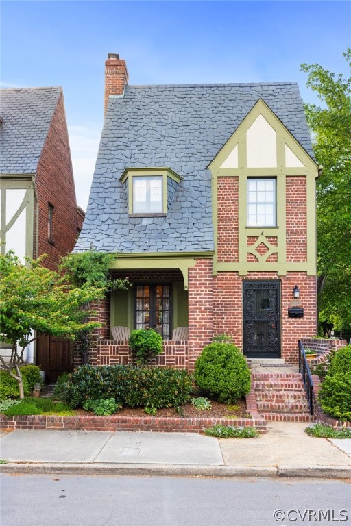 428 Roseneath Road Richmond, VA 23221 - Photo 2 of 40 a front view of a house with a garden