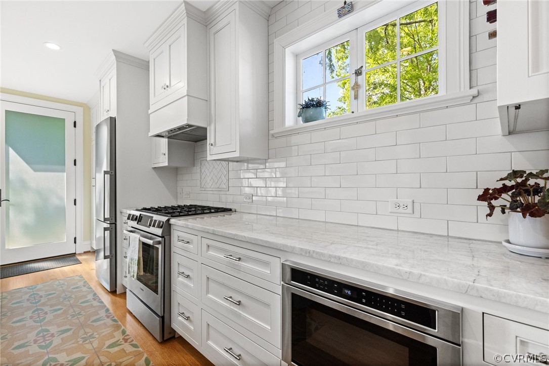 428 Roseneath Road Richmond, VA 23221 - Photo 22 of 40 a kitchen with stainless steel appliances a stove and a cabinets
