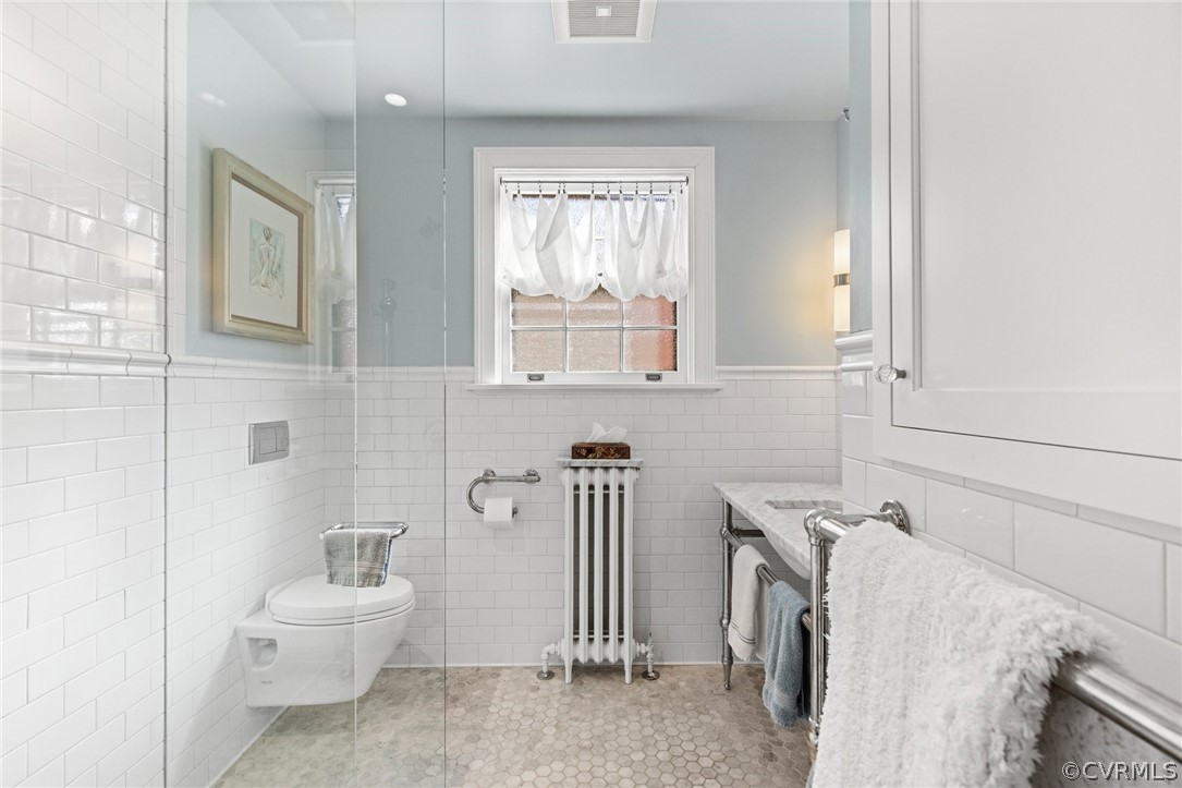 428 Roseneath Road Richmond, VA 23221 - Photo 32 of 40 a bathroom with a sink toilet and shower