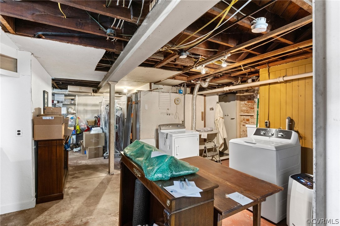 428 Roseneath Road Richmond, VA 23221 - Photo 37 of 40 a living room with lots of furniture and refrigerator