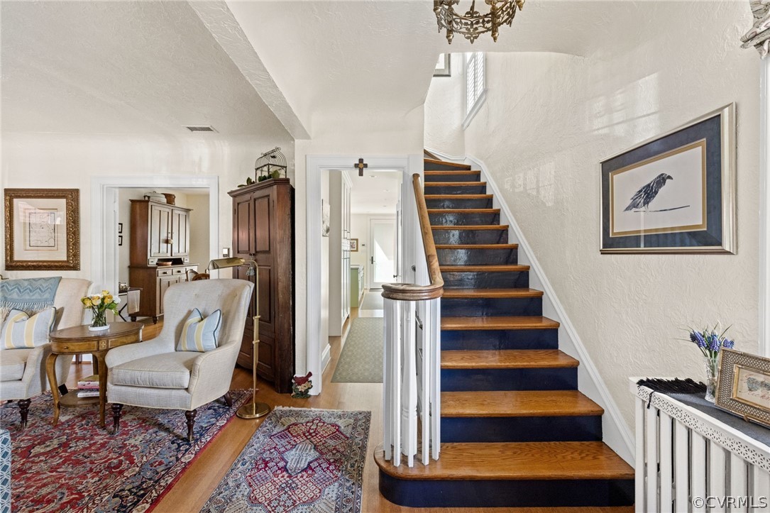 428 Roseneath Road Richmond, VA 23221 - Photo 5 of 40 a living room with furniture and wooden floor