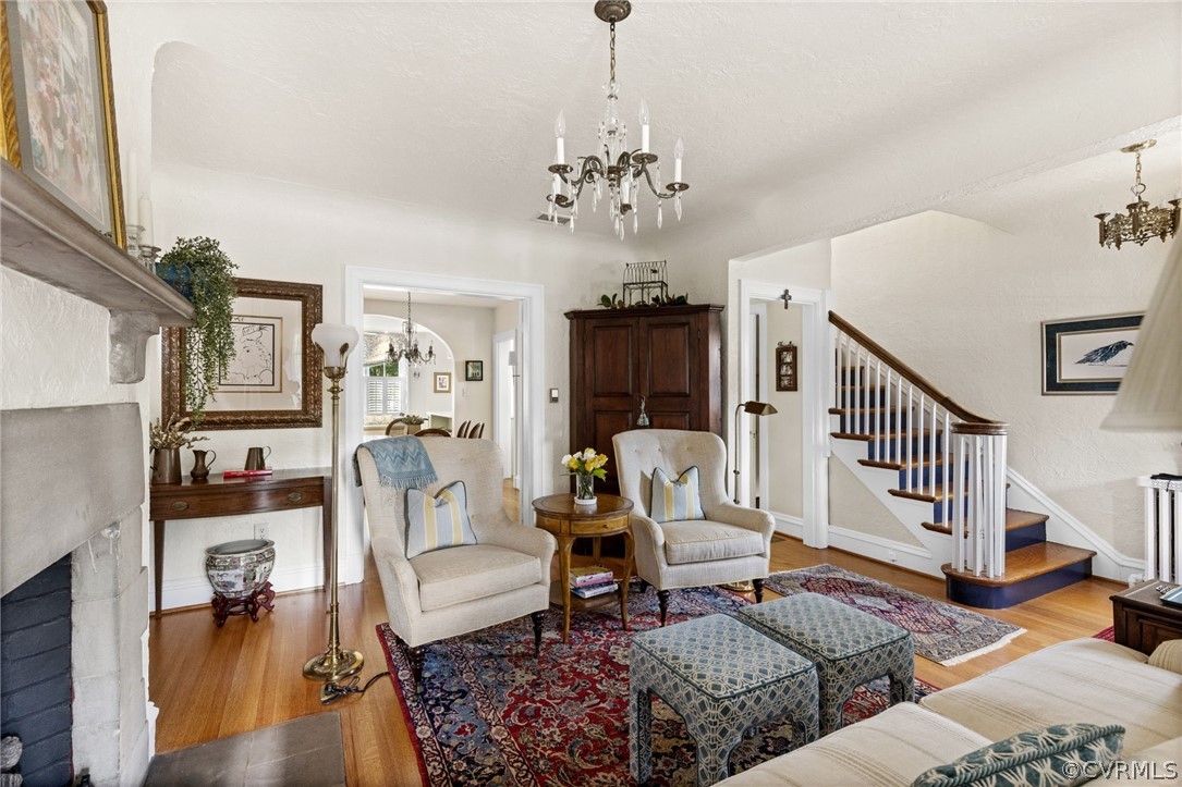 428 Roseneath Road Richmond, VA 23221 - Photo 7 of 40 a living room with furniture or chandelier and a wooden floor