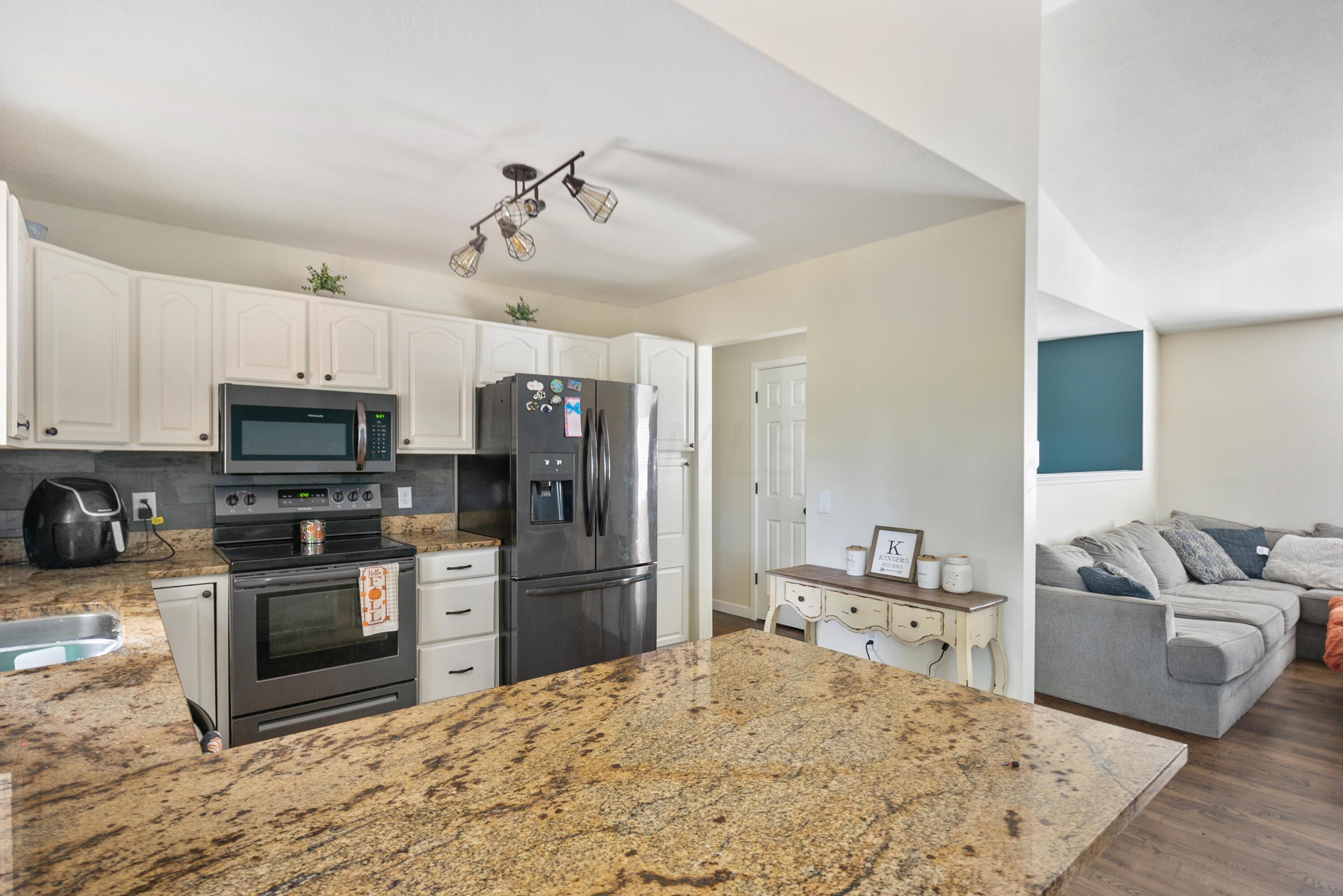 3050 Meister Road Southwest Lancaster, OH 43130 - Photo 8 of 41 Kitchen