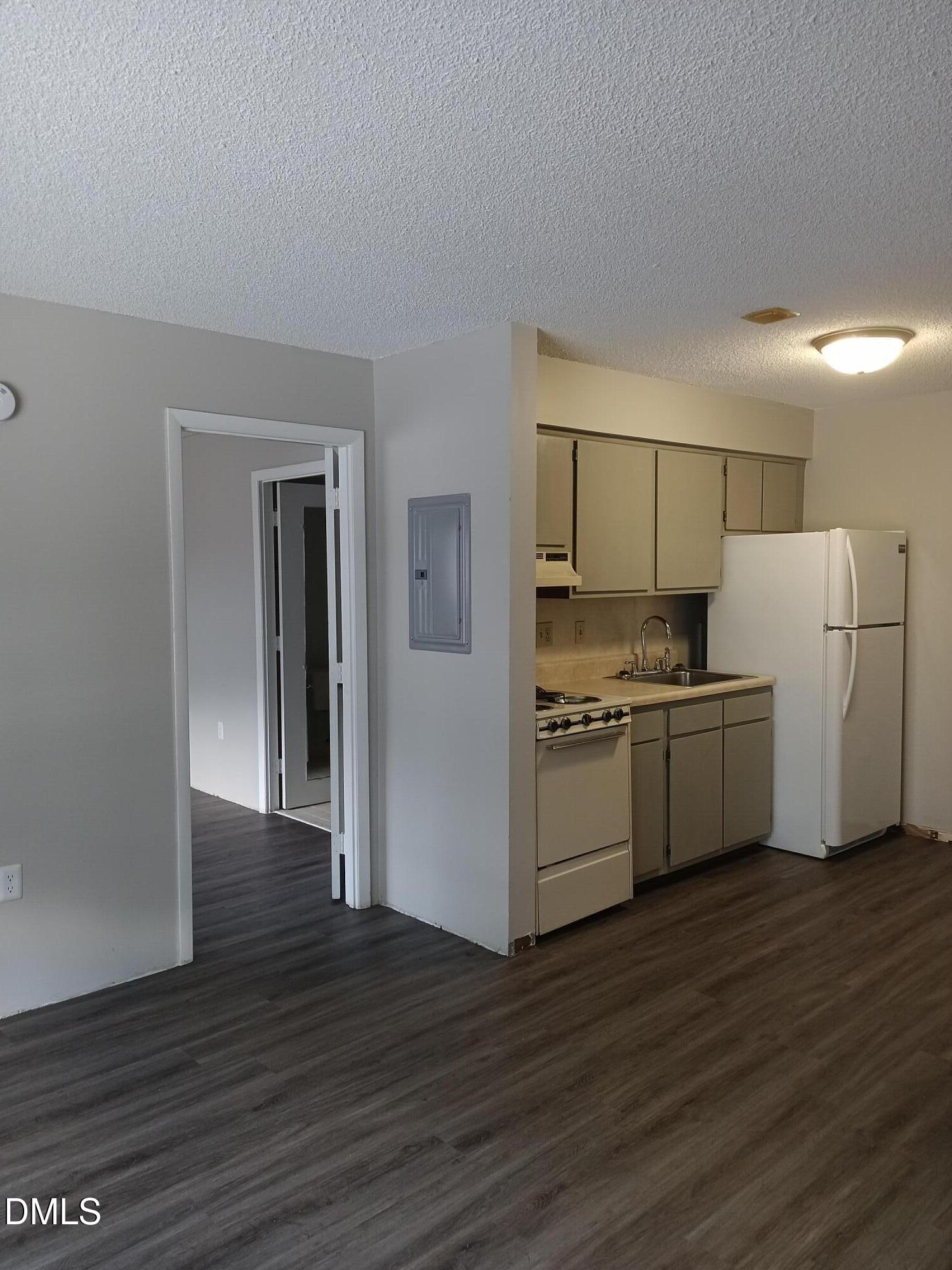 4700 Westgrove Street, Unit 203 Raleigh, NC 27606 - Photo 3 of 6 4700-203 Kitchen