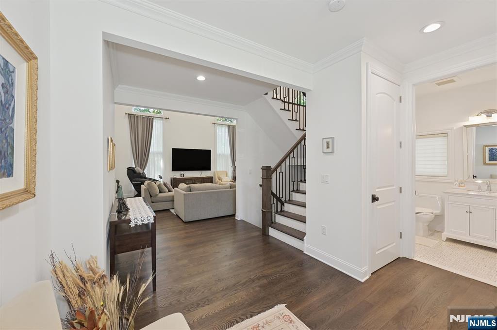8 Ranch Lane Closter, NJ 07624 - Photo 5 of 38 Gallery Image 5