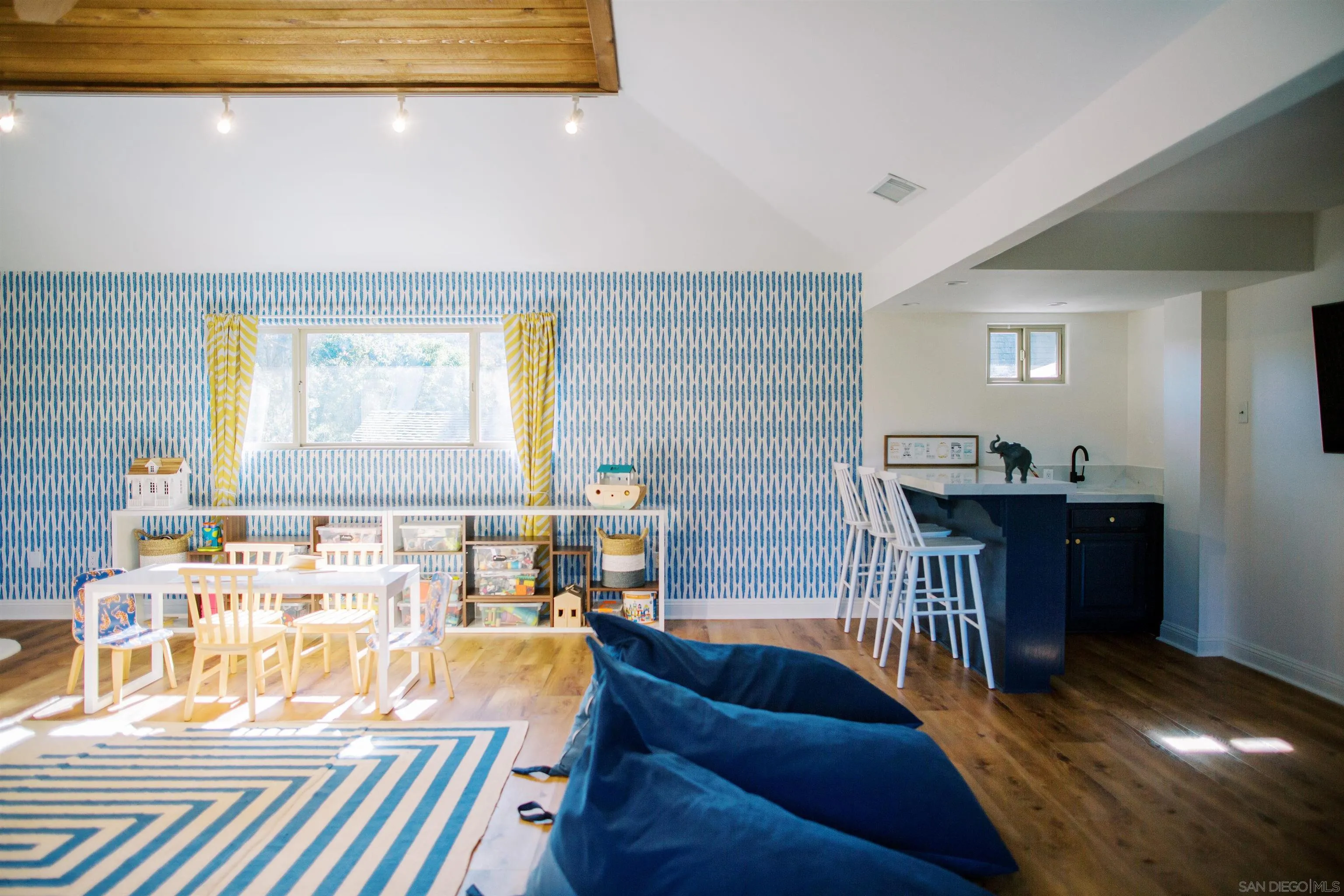 16163 Del Norte Poway, CA 92064 - Photo 25 of 41 a living room with furniture and a wooden floor