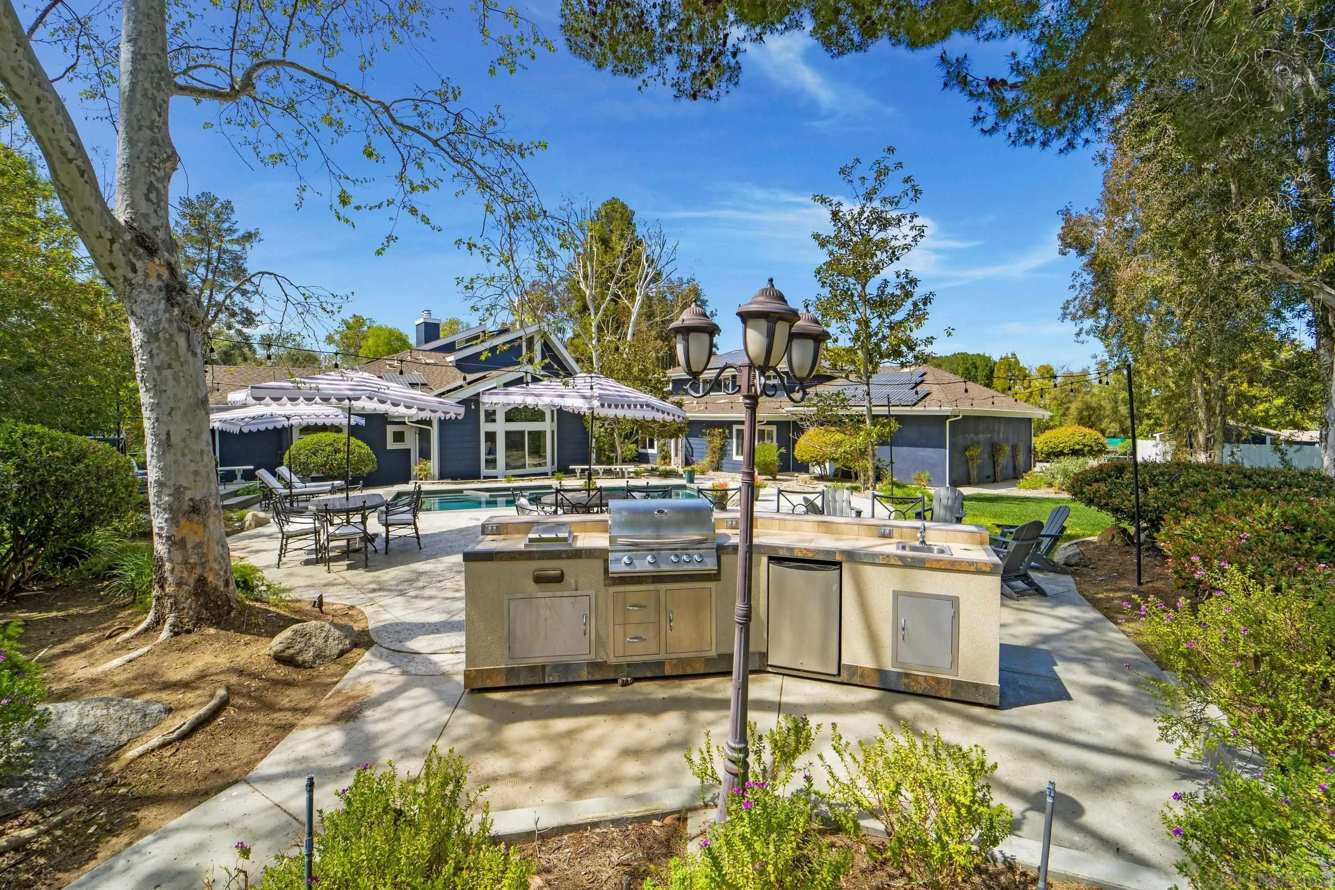 16163 Del Norte Poway, CA 92064 - Photo 31 of 41 a view of a chairs and table in a patio