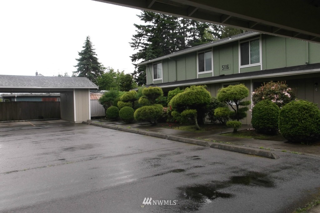 5116 Parker Road East Sumner, WA 98390 - Photo 6 of 8 a front view of a house with plants