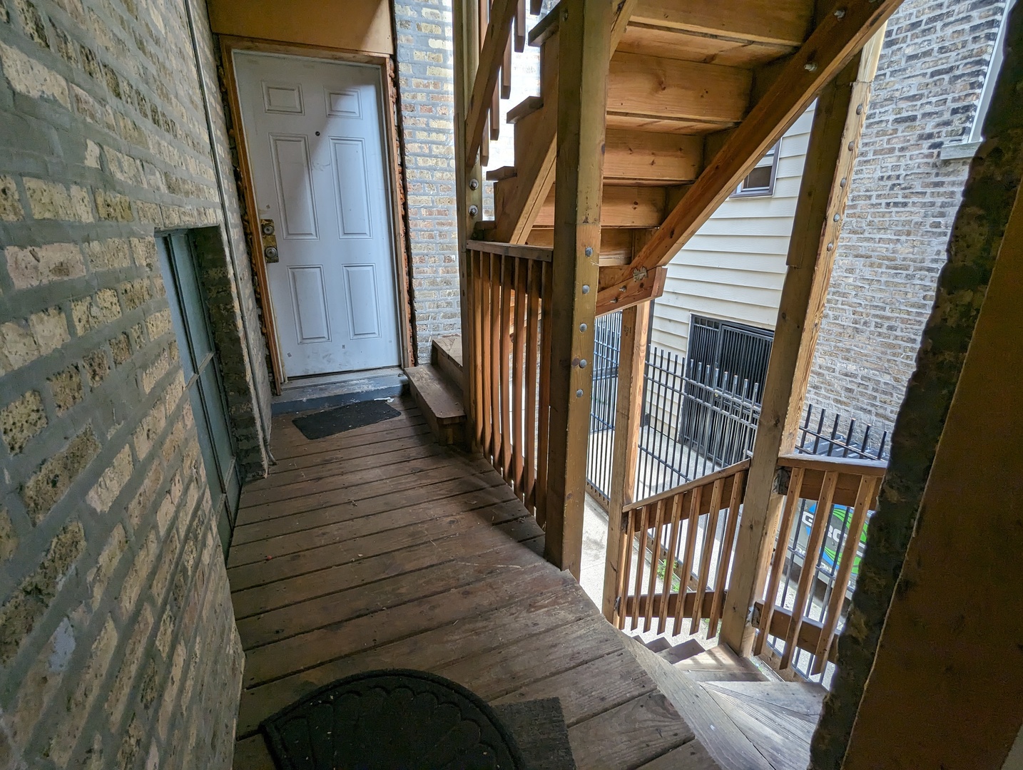 5029 North Harding Avenue, Unit 1W Chicago, IL 60625 - Photo 12 of 18 a view of entryway
