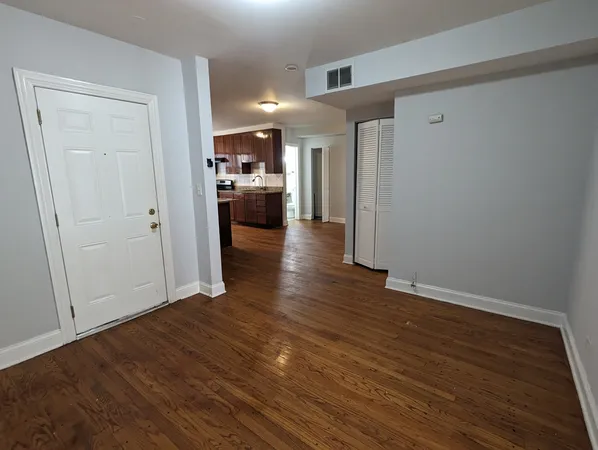 $1,750 | 5029 North Harding Avenue, Unit 1W, Chicago, IL 60625