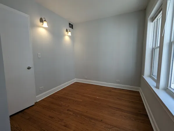 $1,750 | 5029 North Harding Avenue, Unit 1W, Chicago, IL 60625