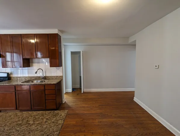 $1,750 | 5029 North Harding Avenue, Unit 1W, Chicago, IL 60625
