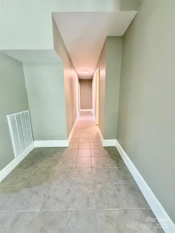 en empty room with windows and ceiling fan