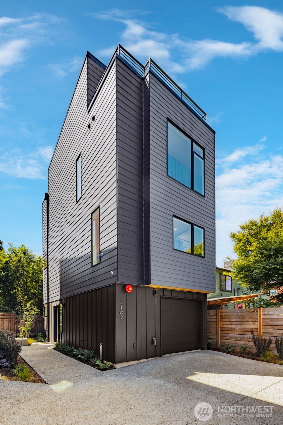 4107 25th Avenue Southwest Seattle, WA 98106 - Photo 2 of 32