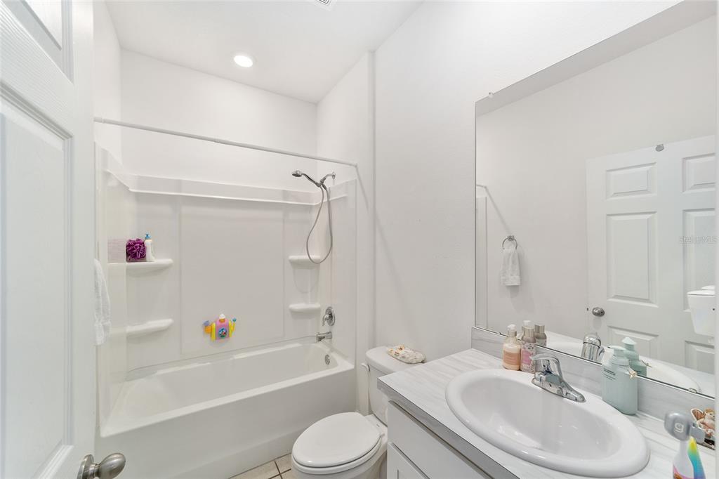 11102 Southwest 58th Avenue Road Ocala, FL 34476 - Photo 34 of 47 a bathroom with a sink toilet and a bathtub