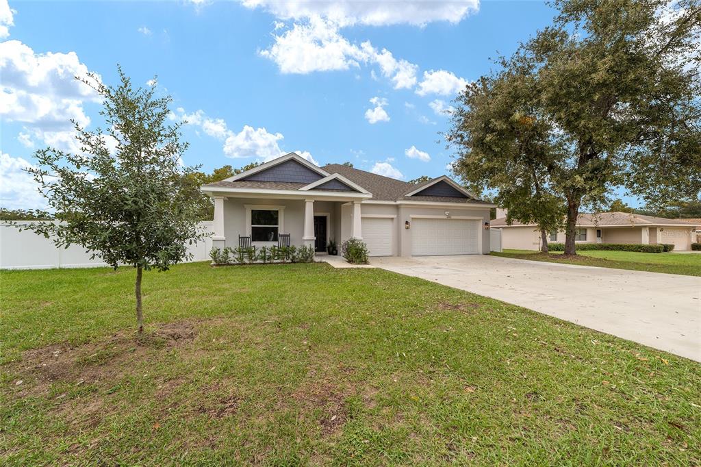 11102 Southwest 58th Avenue Road Ocala, FL 34476 - Photo 7 of 47 a front view of a house with a garden