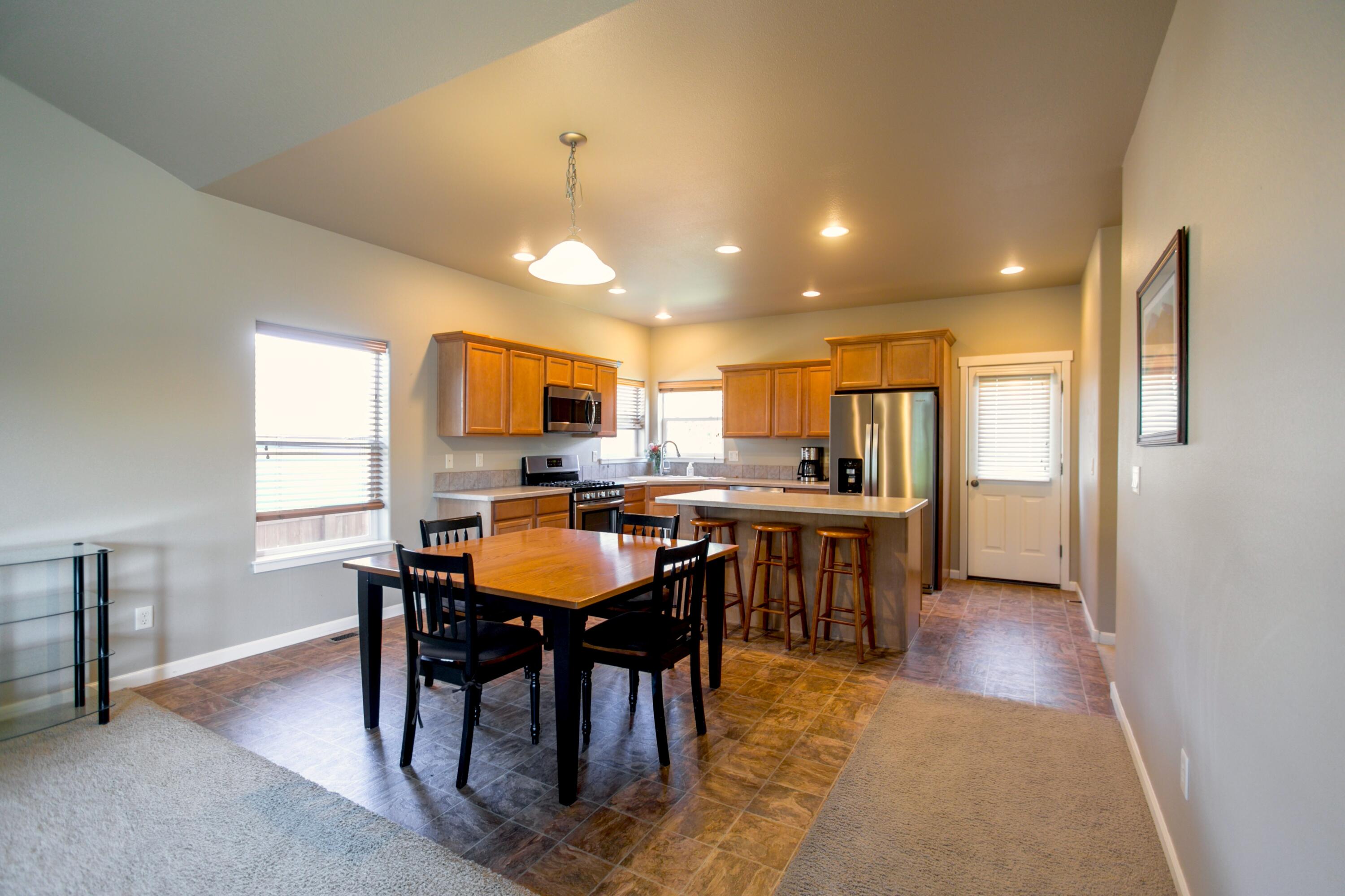 63796 Stanley Way Bend, OR 97701 - Photo 7 of 31 Kit-Din_angle