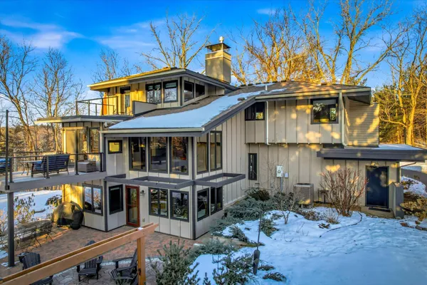 $825,000 | W12496 850th Avenue, River Falls, WI 54022