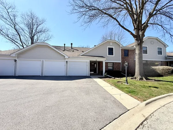 $2,600 | 98 Marble Hill Court, Unit B2, Schaumburg, IL 60193