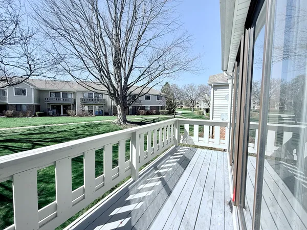 $2,600 | 98 Marble Hill Court, Unit B2, Schaumburg, IL 60193