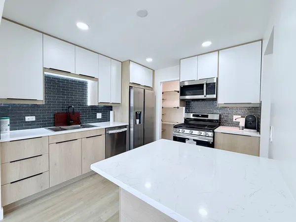 $2,600 | 98 Marble Hill Court, Unit B2, Schaumburg, IL 60193