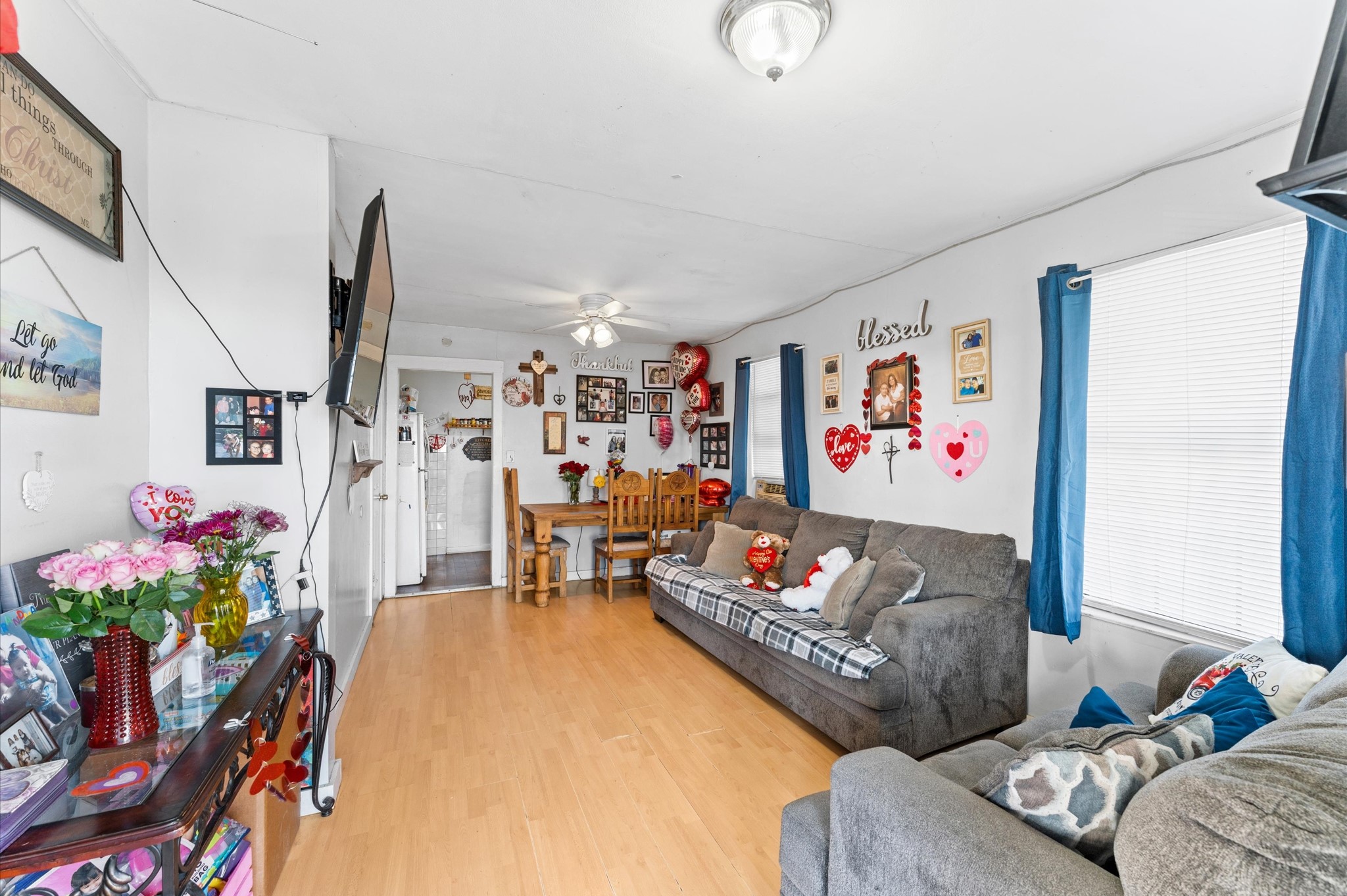 1605 Walnut Avenue Rosenberg, TX 77471 - Photo 16 of 29 a living room with furniture and flowers