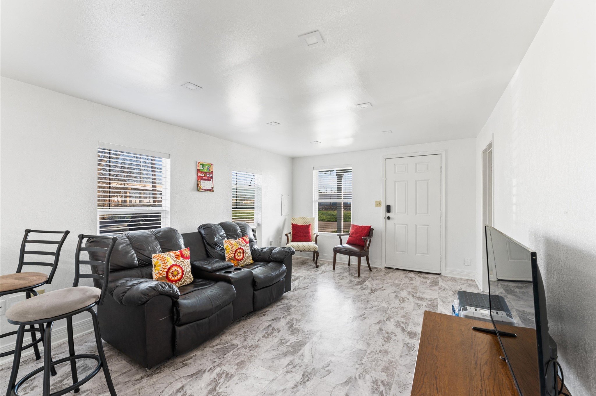 1605 Walnut Avenue Rosenberg, TX 77471 - Photo 18 of 29 a living room with furniture and a window