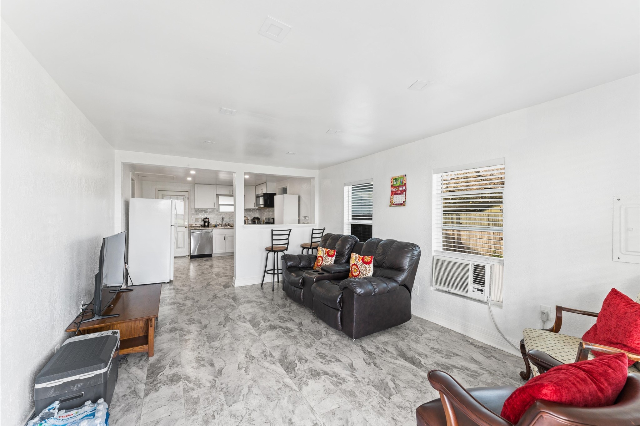 1605 Walnut Avenue Rosenberg, TX 77471 - Photo 5 of 29 a living room with furniture kitchen view and a window