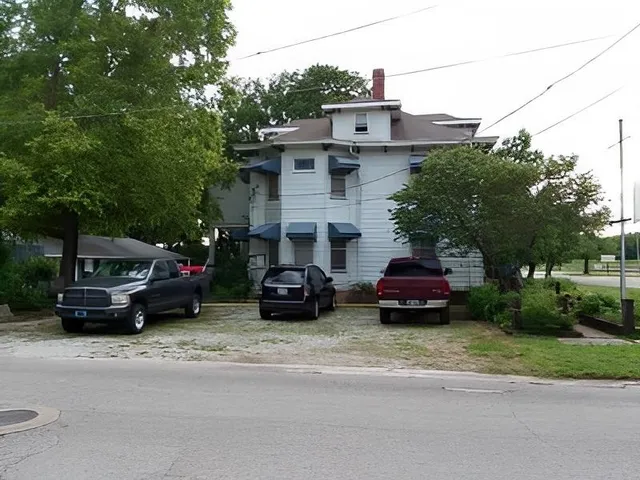 $110,000 | 601 West 9th Avenue, Winfield, KS 67156