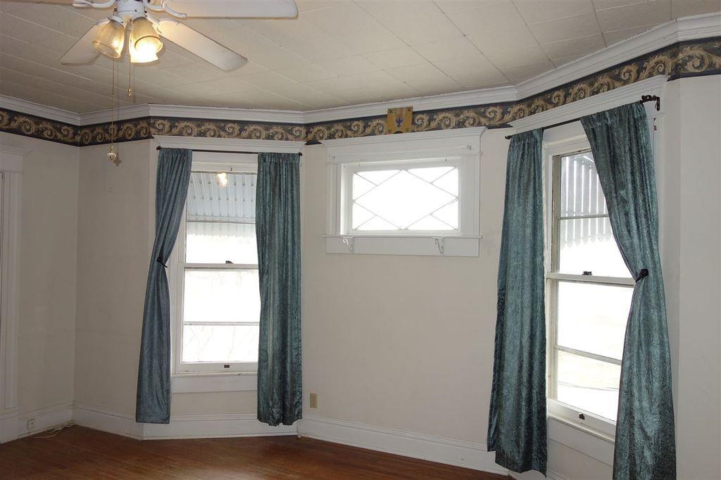 601 West 9th Avenue Winfield, KS 67156 - Photo 7 of 21