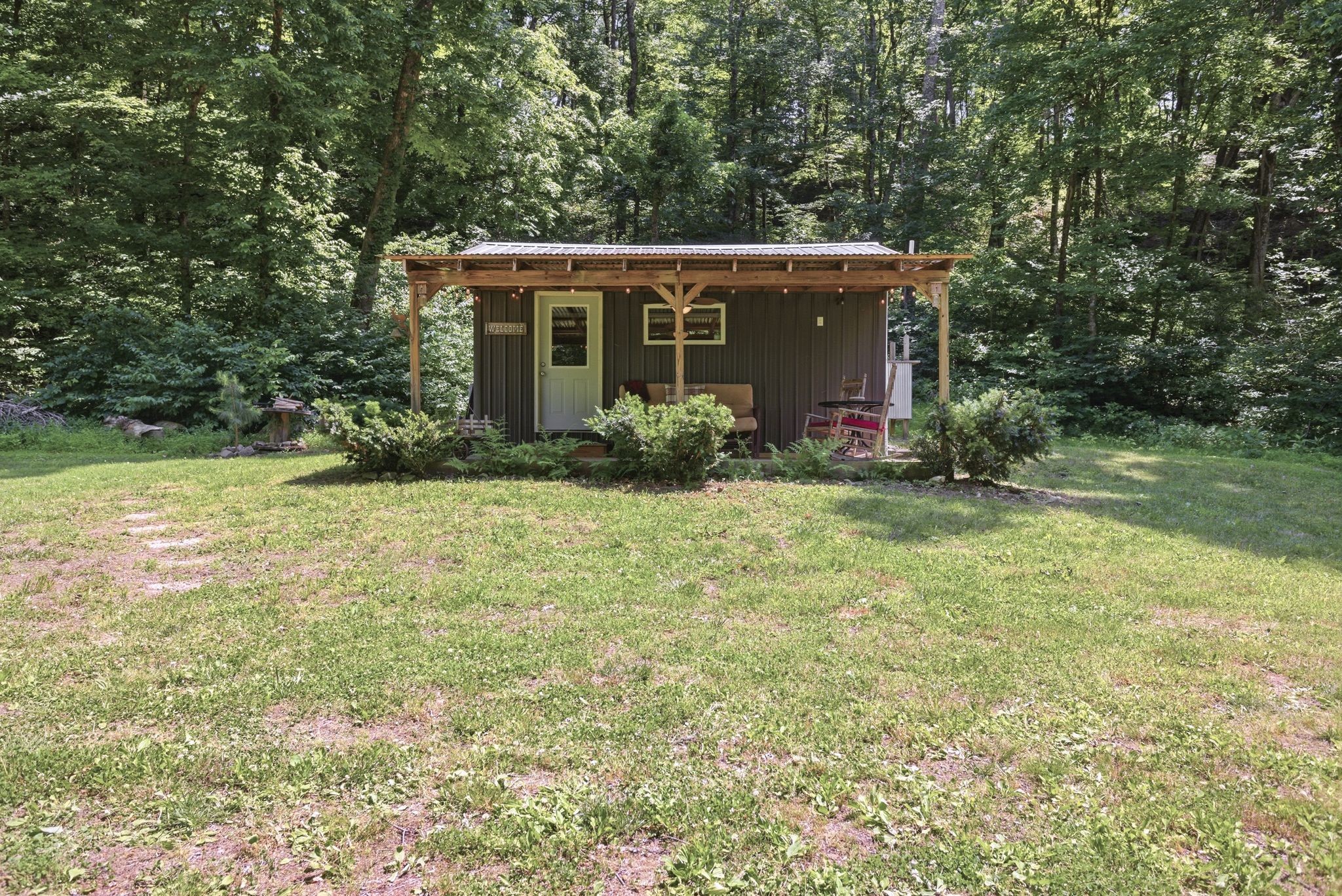 2677 Pigg Schoolhouse Road Santa Fe, TN 38482 - Photo 3 of 35 a view of a house with backyard and garden