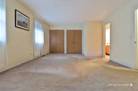 $400,000 | 518 Oak Street, Elk Grove Village, IL 60007