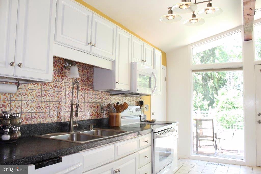 501 Valley Road Lancaster, PA 17601 - Photo 2 of 23