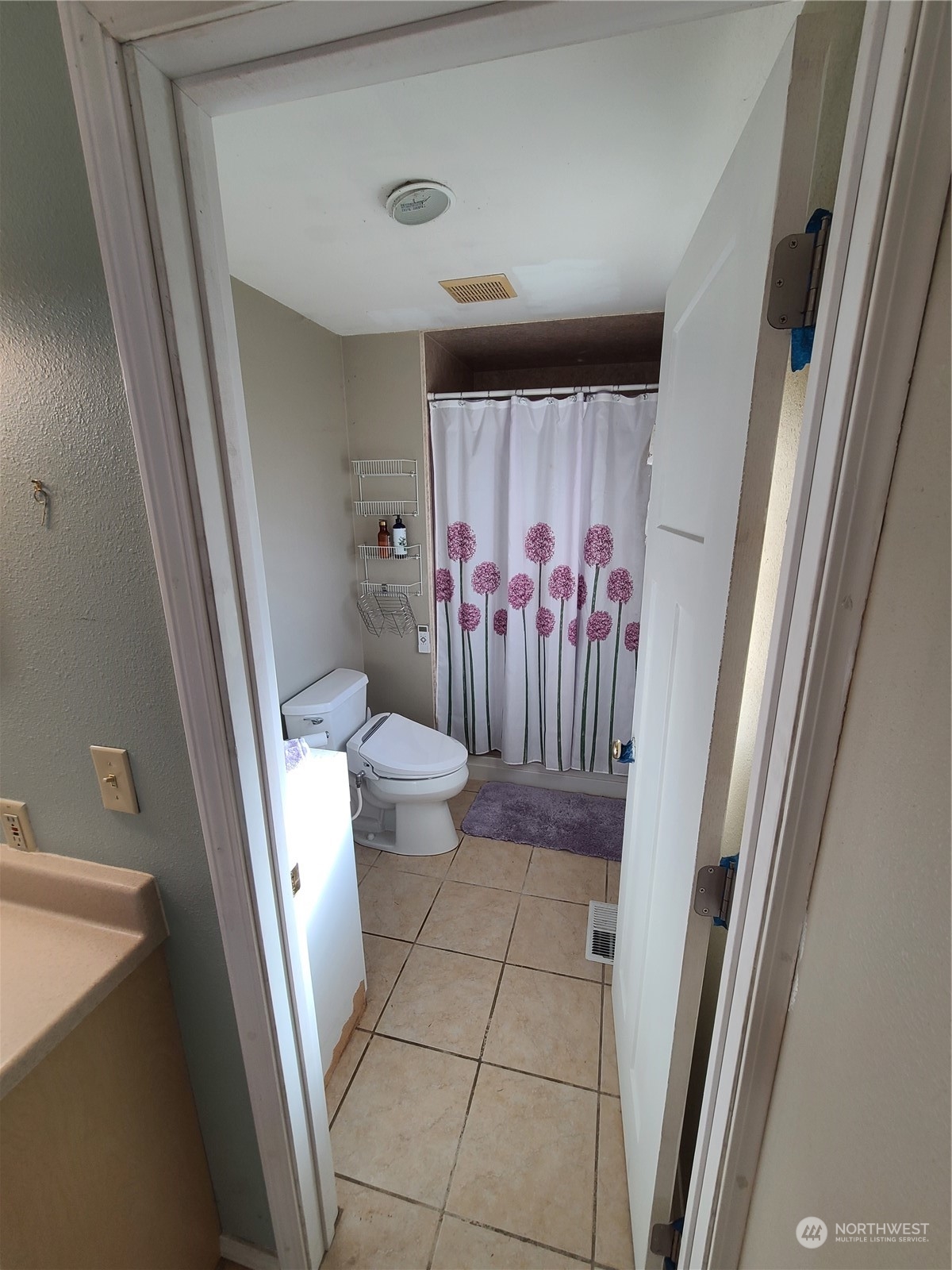 333 Johnson Road Selah, WA 98942 - Photo 12 of 21 a bathroom with a toilet and a shower